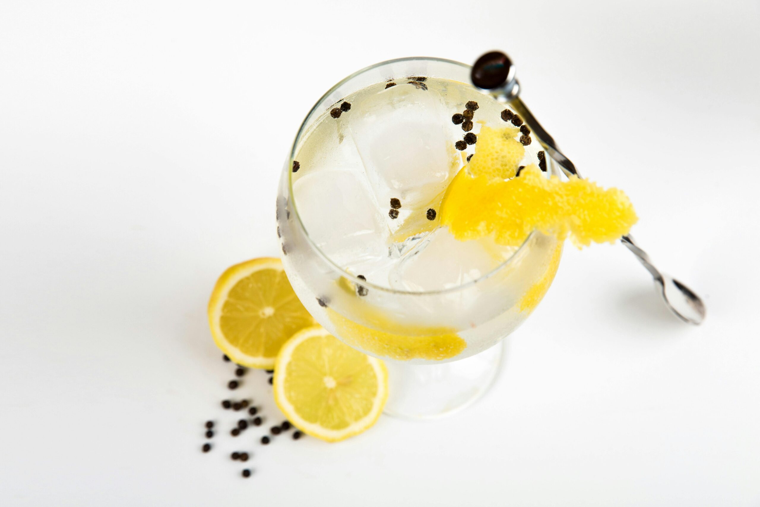 How to Properly Make Gin and Tonic: Discover the Best Tips for a Refreshing Drink in 2025